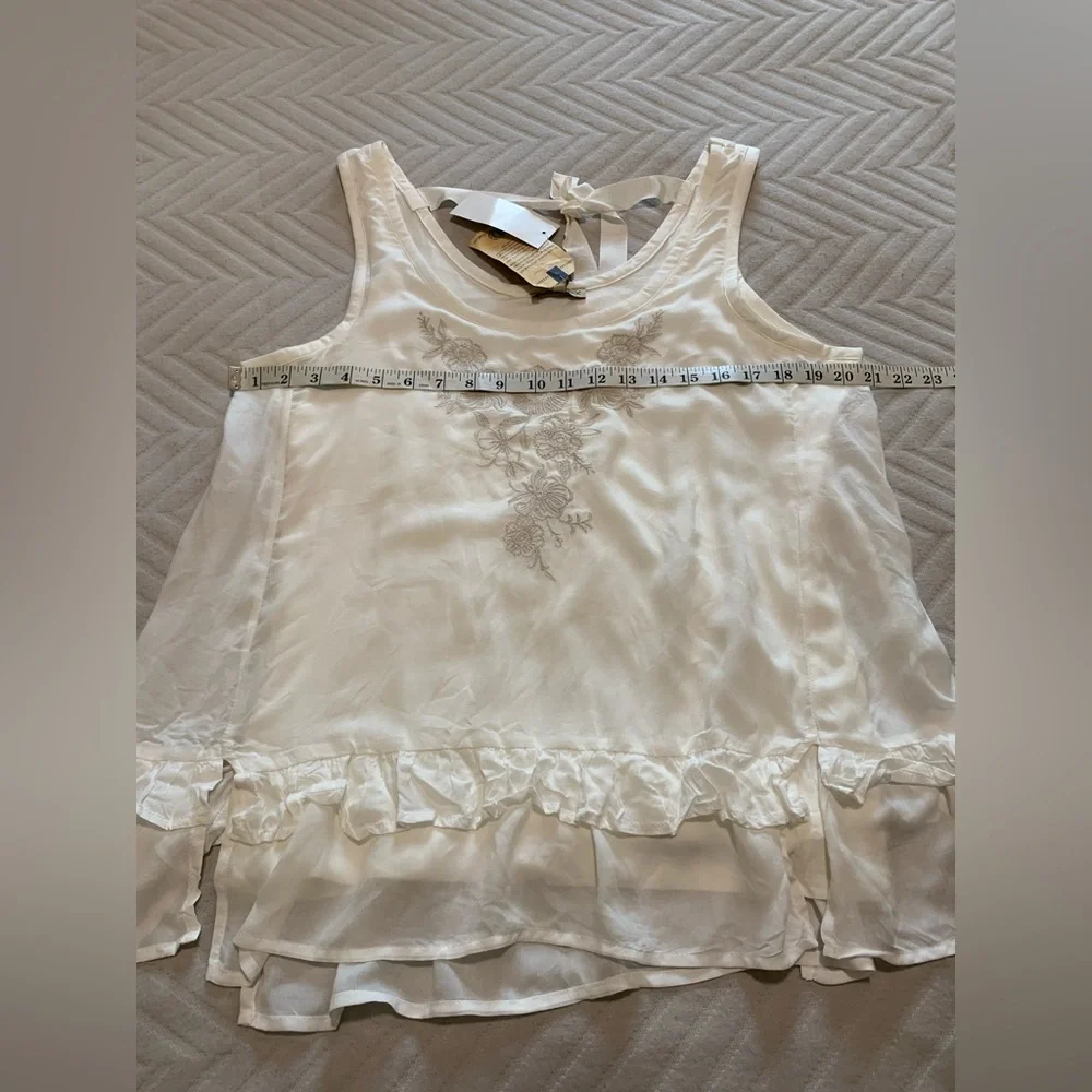 NWT Democracy Ivory Floral Embroidered Sleeveless Ruff Top Size‎ L Casual Summer